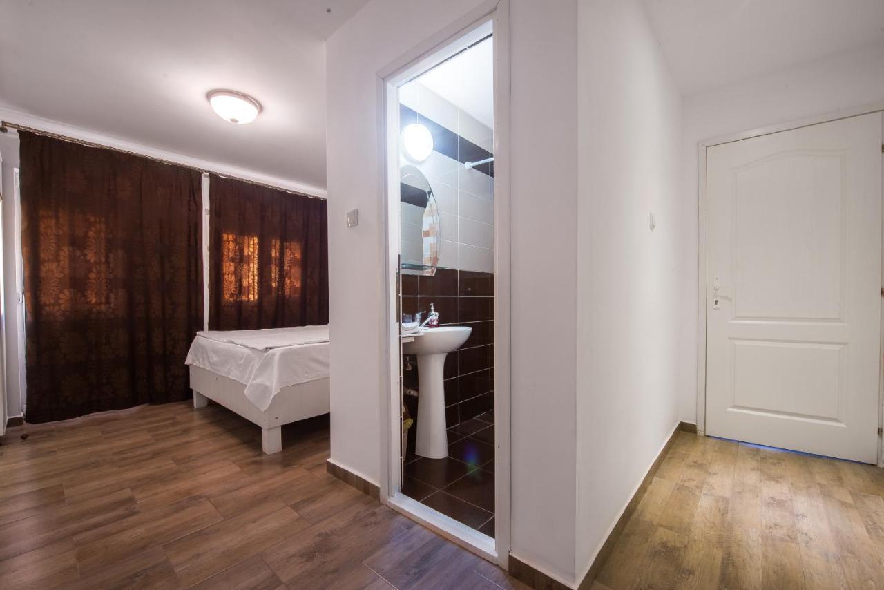 Отель Casa 4 Odai Дуэзечи-ши-Трей Аугуст Экстерьер фото