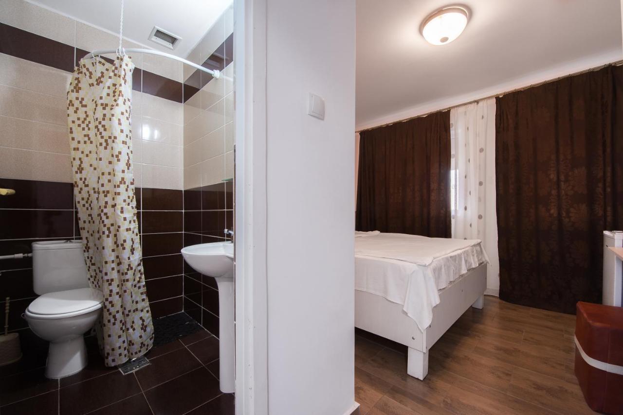 Отель Casa 4 Odai Дуэзечи-ши-Трей Аугуст Экстерьер фото